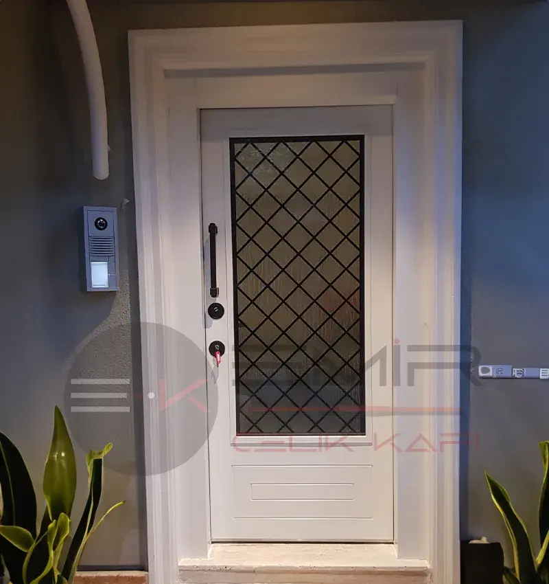 beyaz-tek-kanat-camli-villa-kapisi-1.webp-1.webp