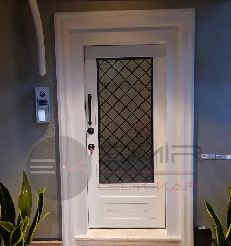 beyaz-camli-villa-kapisi-zekeriyakoy.webp